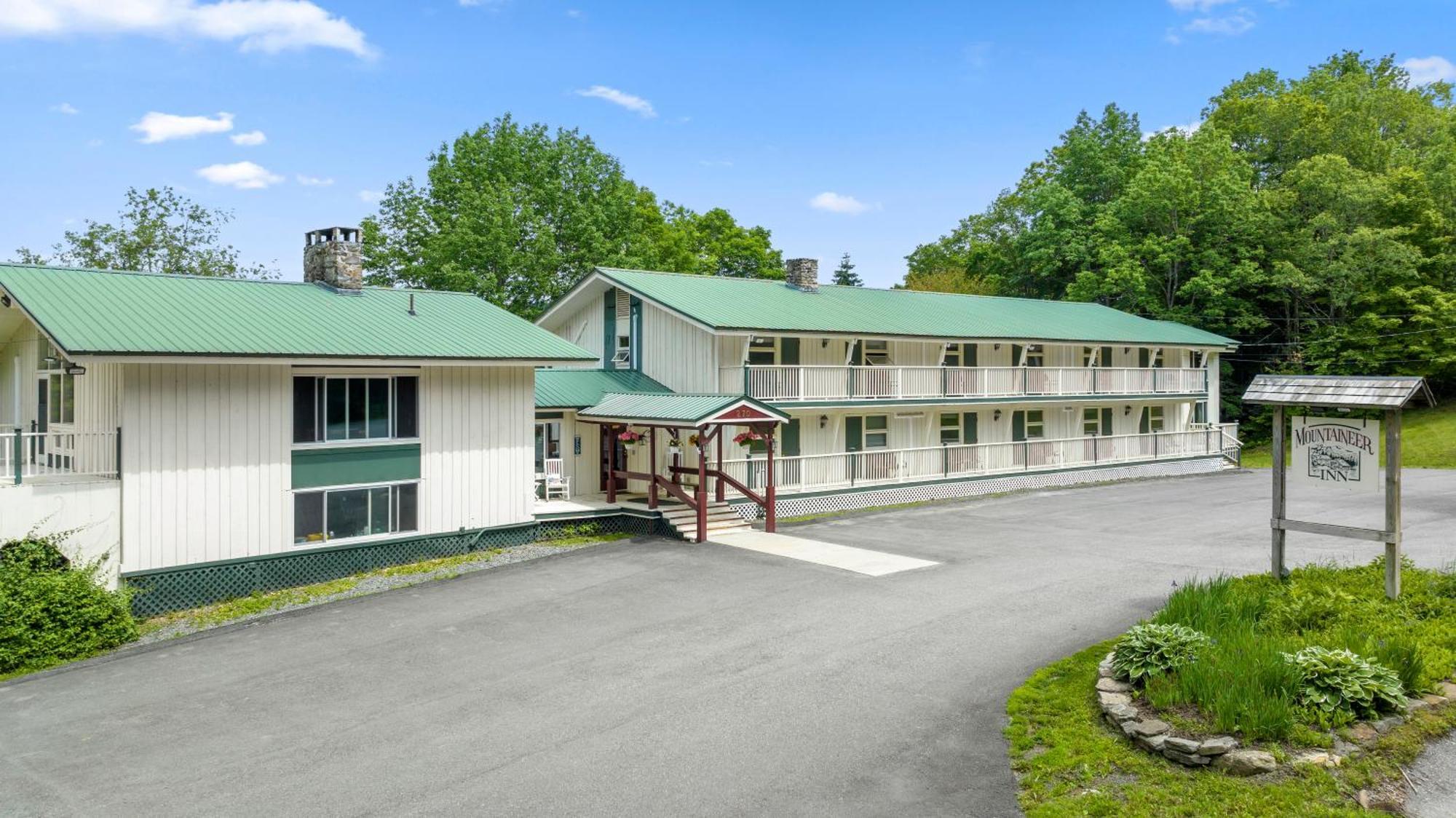 Mountaineer Inn ウェスト・ドーバー エクステリア 写真