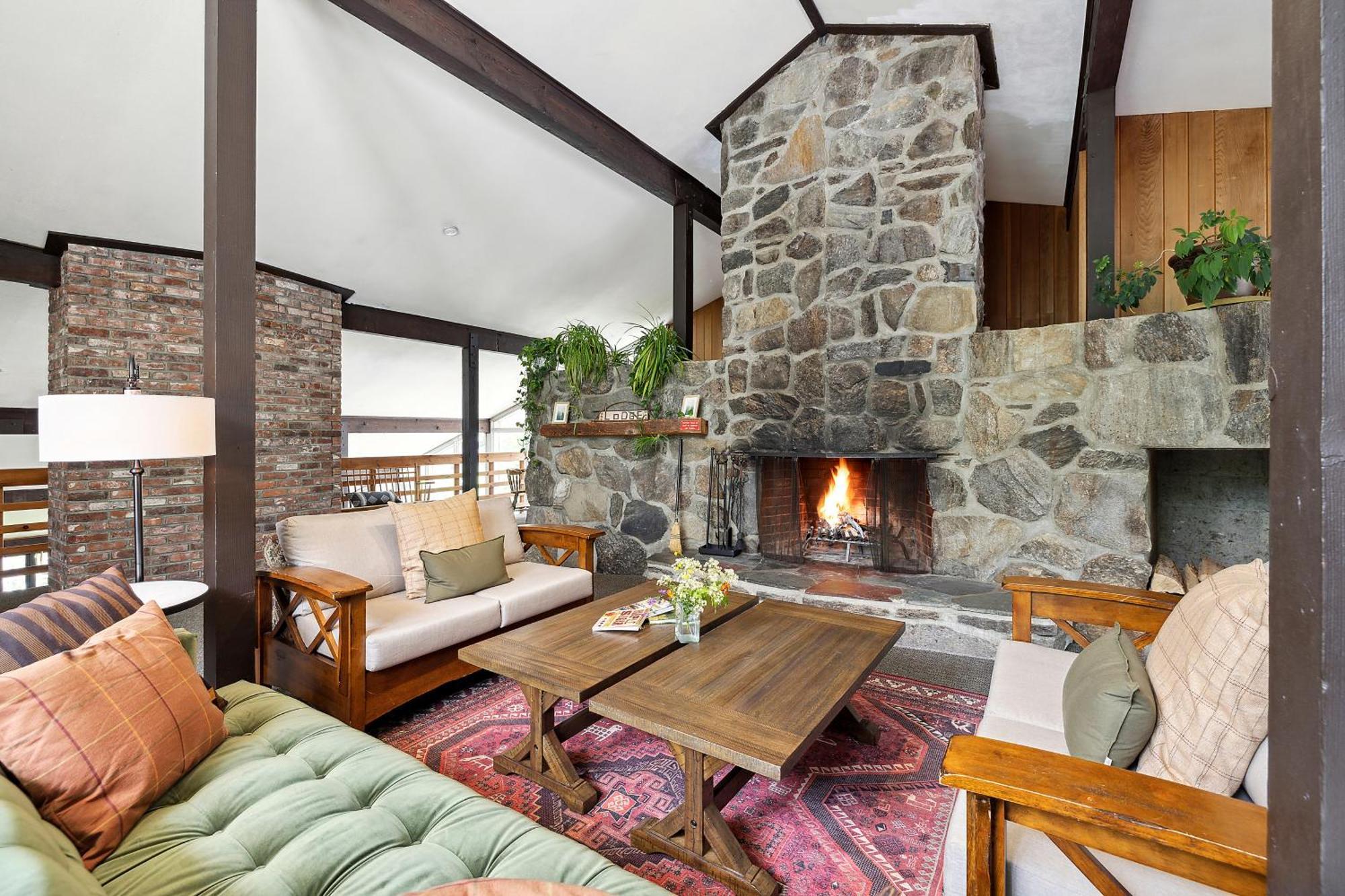 Mountaineer Inn ウェスト・ドーバー エクステリア 写真